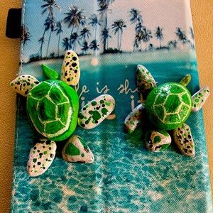 MAMA AND BABY HATCHING TURTLES-Handpainted stones
